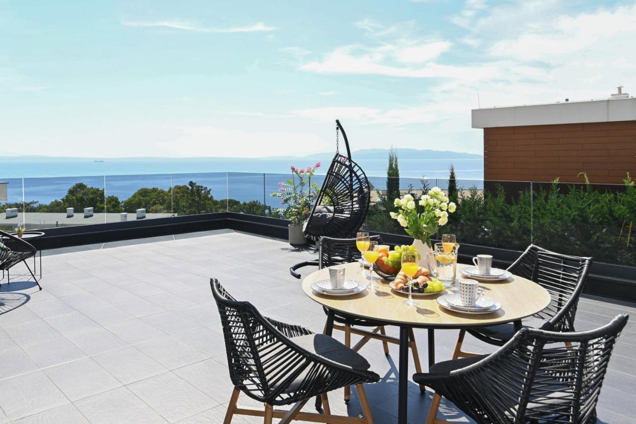 Sea View Deluxe Apartment Rijeka Bagian luar foto