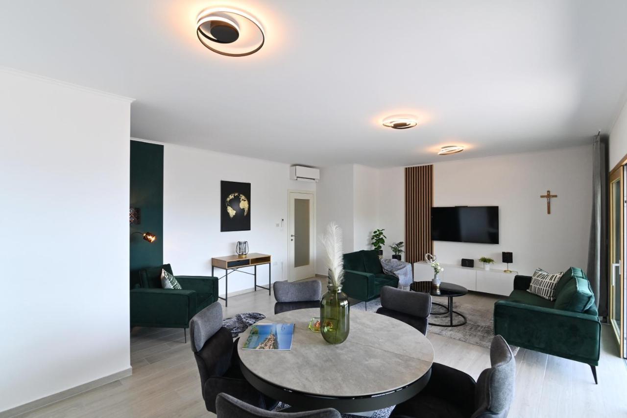 Sea View Deluxe Apartment Rijeka Bagian luar foto