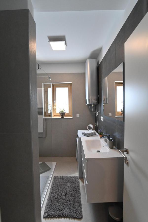 Sea View Deluxe Apartment Rijeka Bagian luar foto