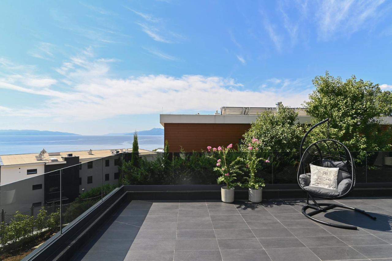 Sea View Deluxe Apartment Rijeka Bagian luar foto
