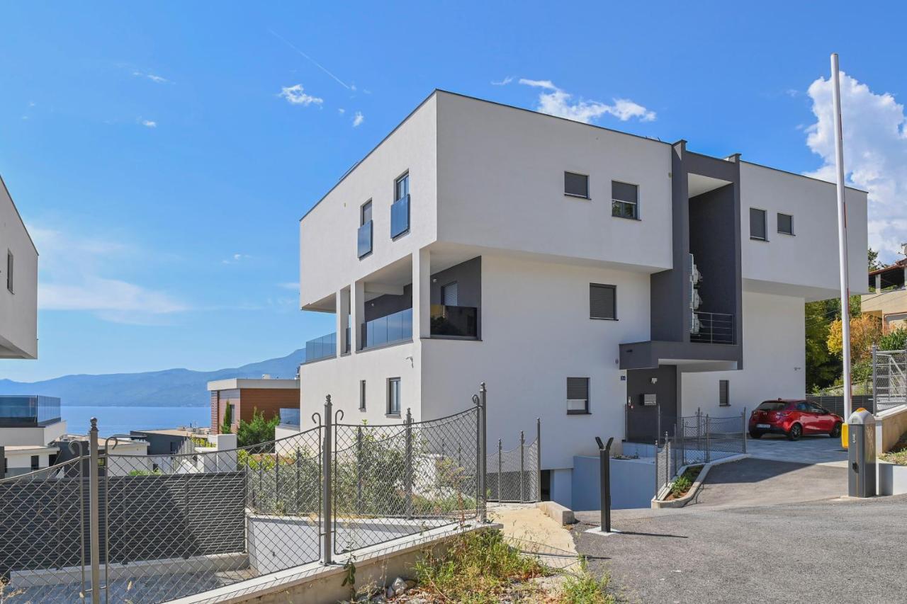 Sea View Deluxe Apartment Rijeka Bagian luar foto