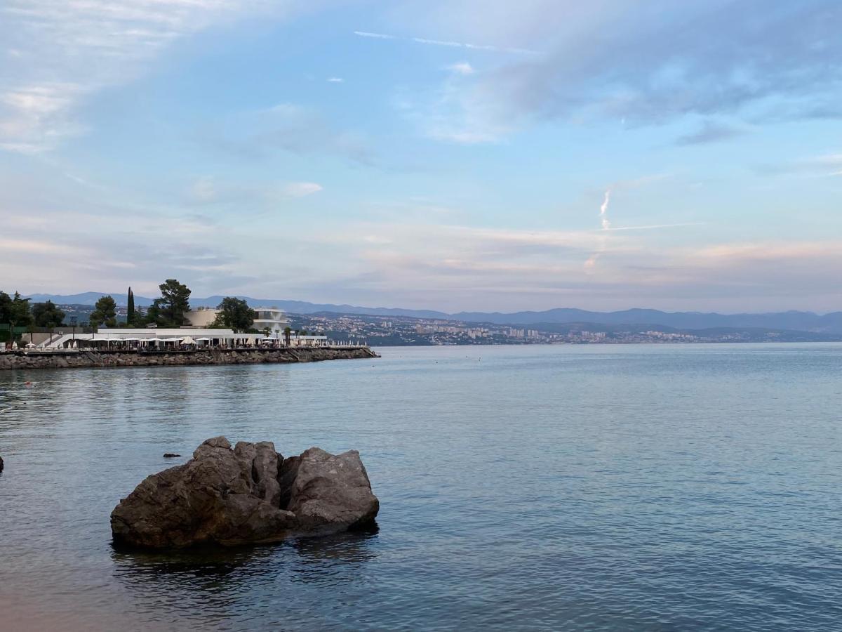 Sea View Deluxe Apartment Rijeka Bagian luar foto